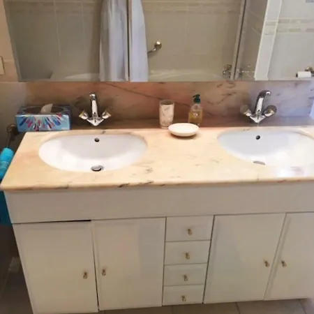 One Bedroom Flat In The Centre Of Cap D'antibes 昂蒂布